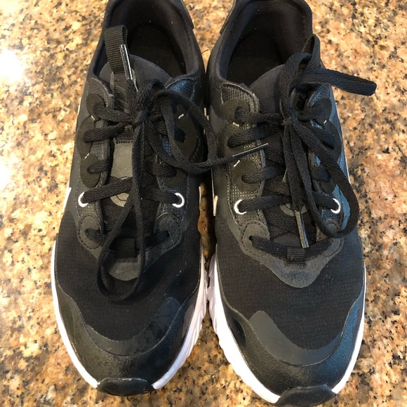 Nike React Art3mis Sneaker - Picture 3 of 4